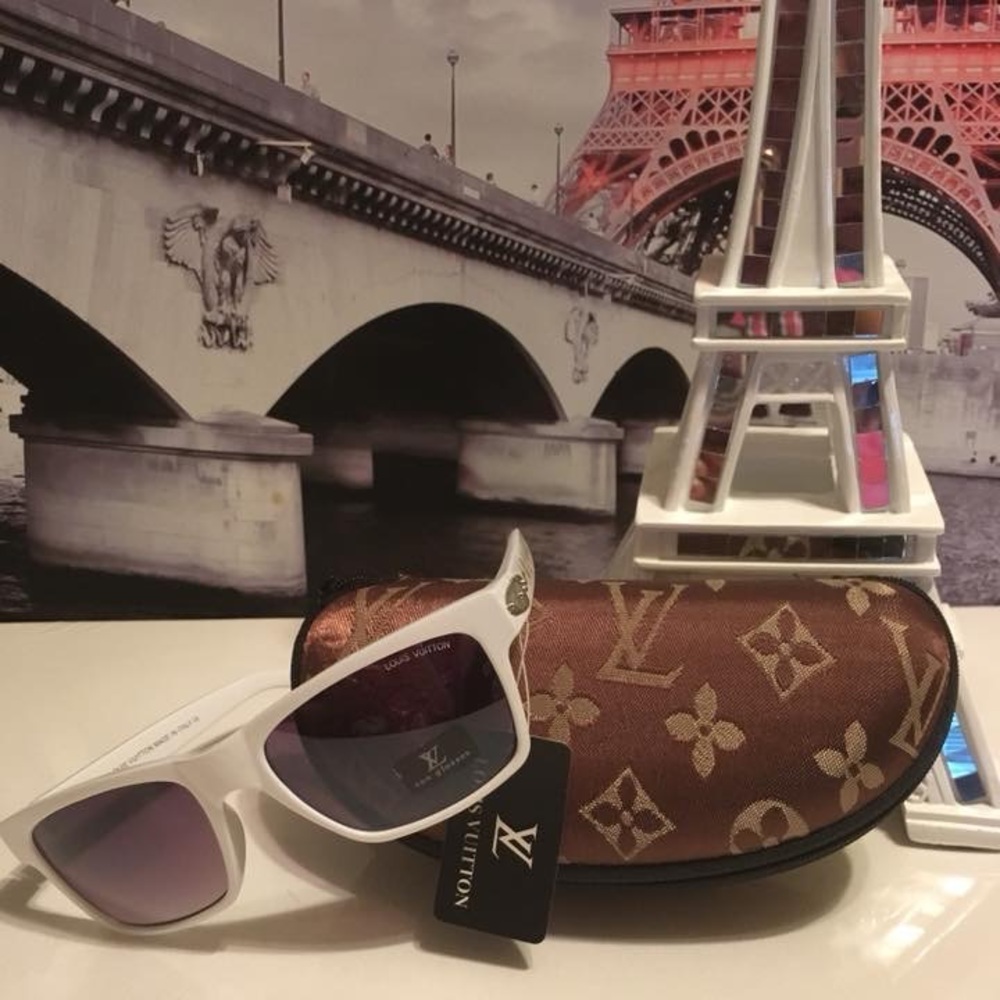 New with tags Sunglasses